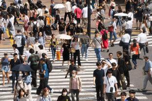 坚决冲内线！唐斯半场10中5&三分2中0砍12分4板2助